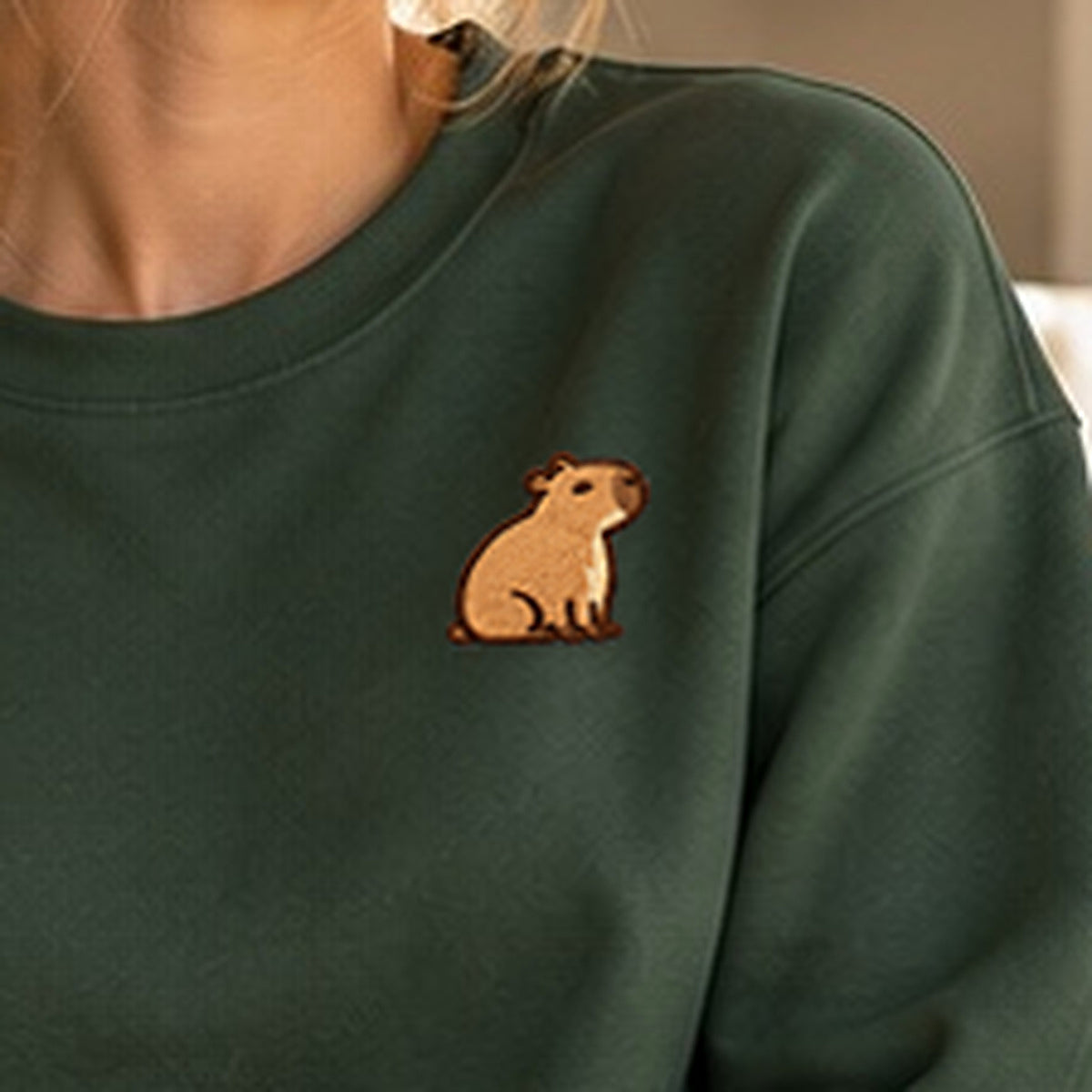 Detailansicht der Stickerei: Mellowbara_classic – Sweatshirt mit kleiner Stickerei, nachgeschärft