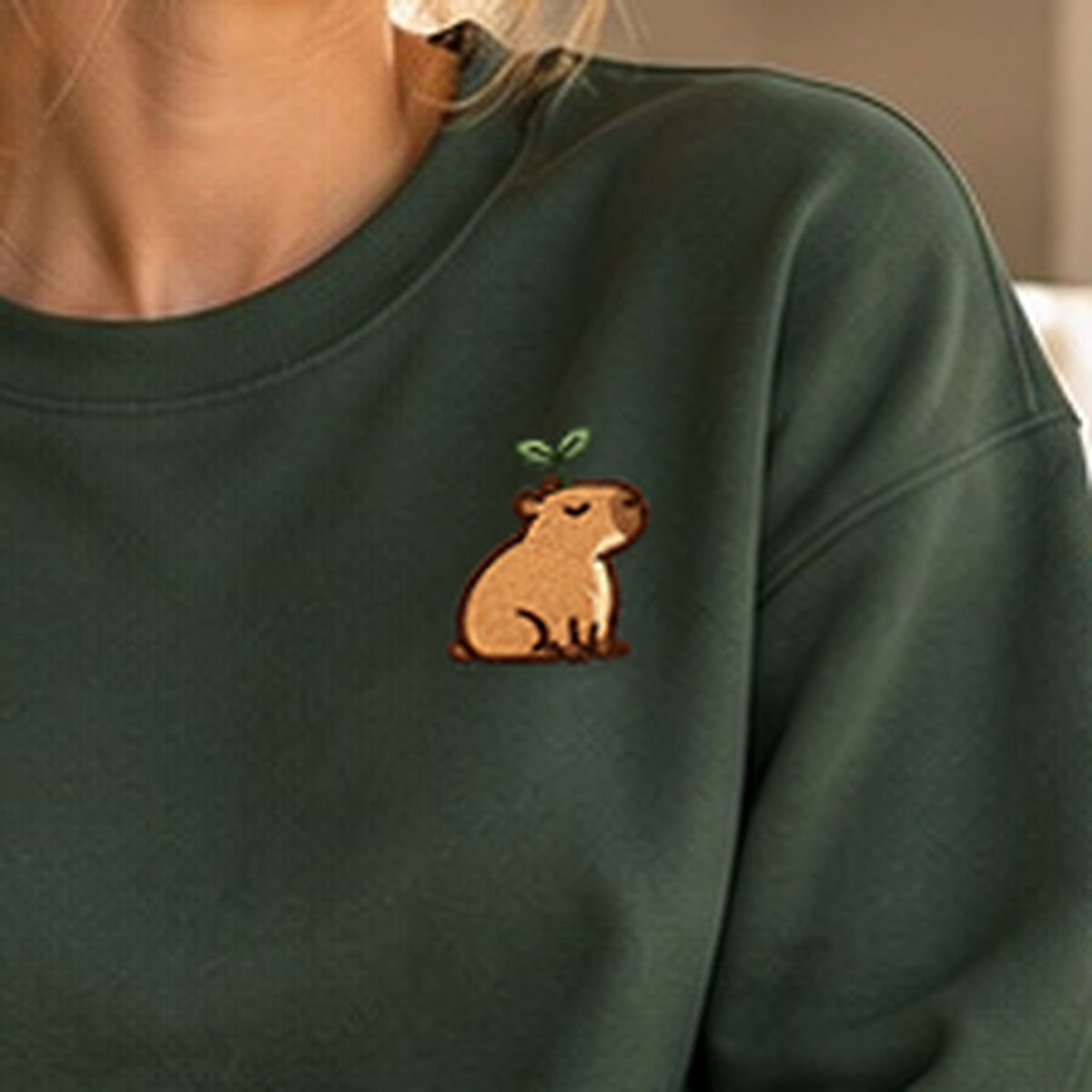 Detailansicht der Stickerei: Mellowbara_mit_pflaenzchen – Sweatshirt mit kleiner Stickerei, nachgeschärft