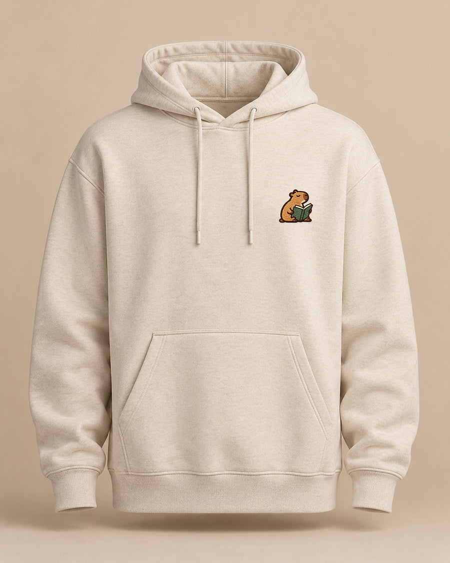 Lesendes_Mellowbara – neutrales Produktbild der Kapuzenpullover mit kleiner Stickerei