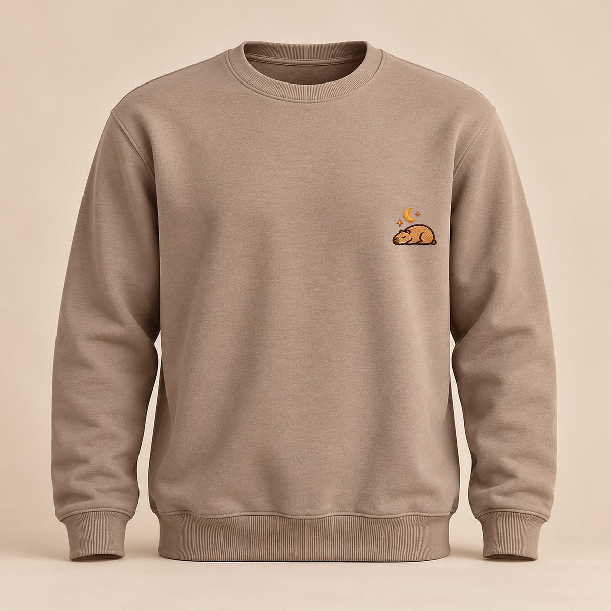 Astro_Mellowbara – neutrales Produktbild der Sweatshirt mit kleiner Stickerei