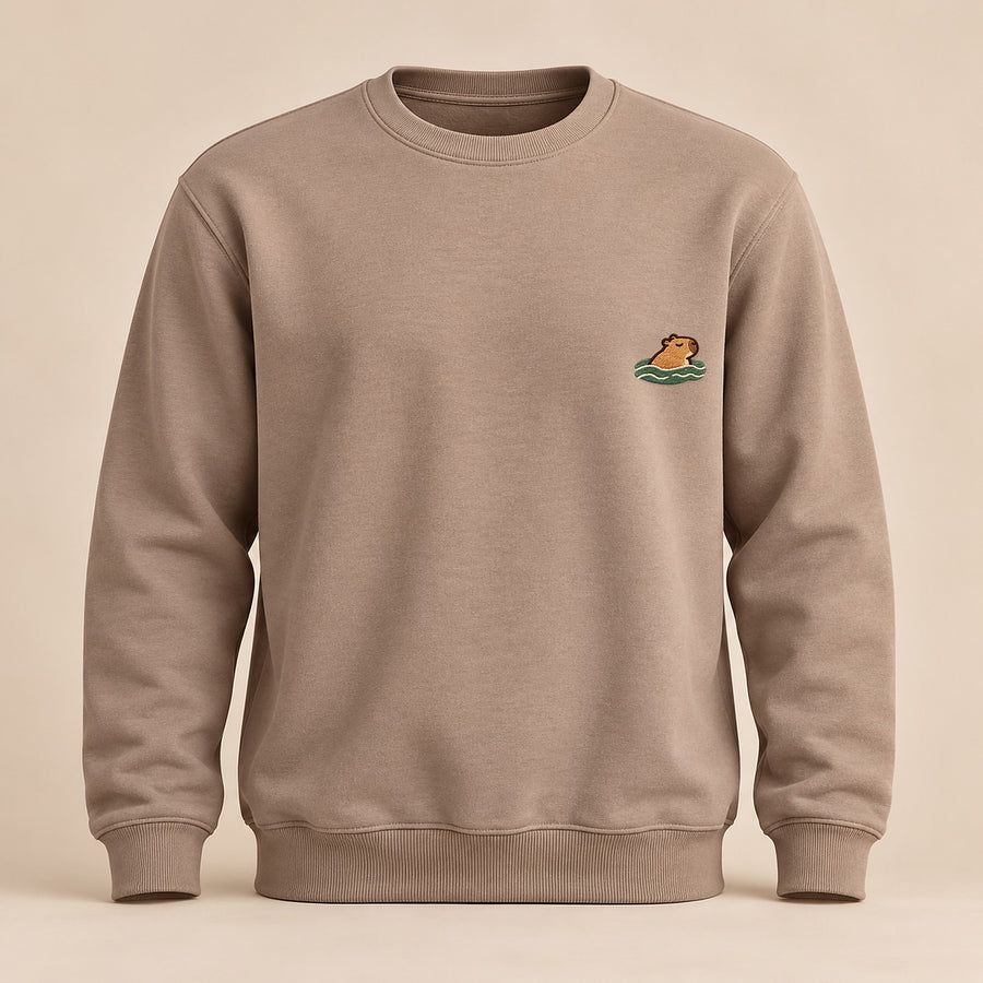 Swimming_Mellowbara – neutrales Produktbild der Sweatshirt mit kleiner Stickerei
