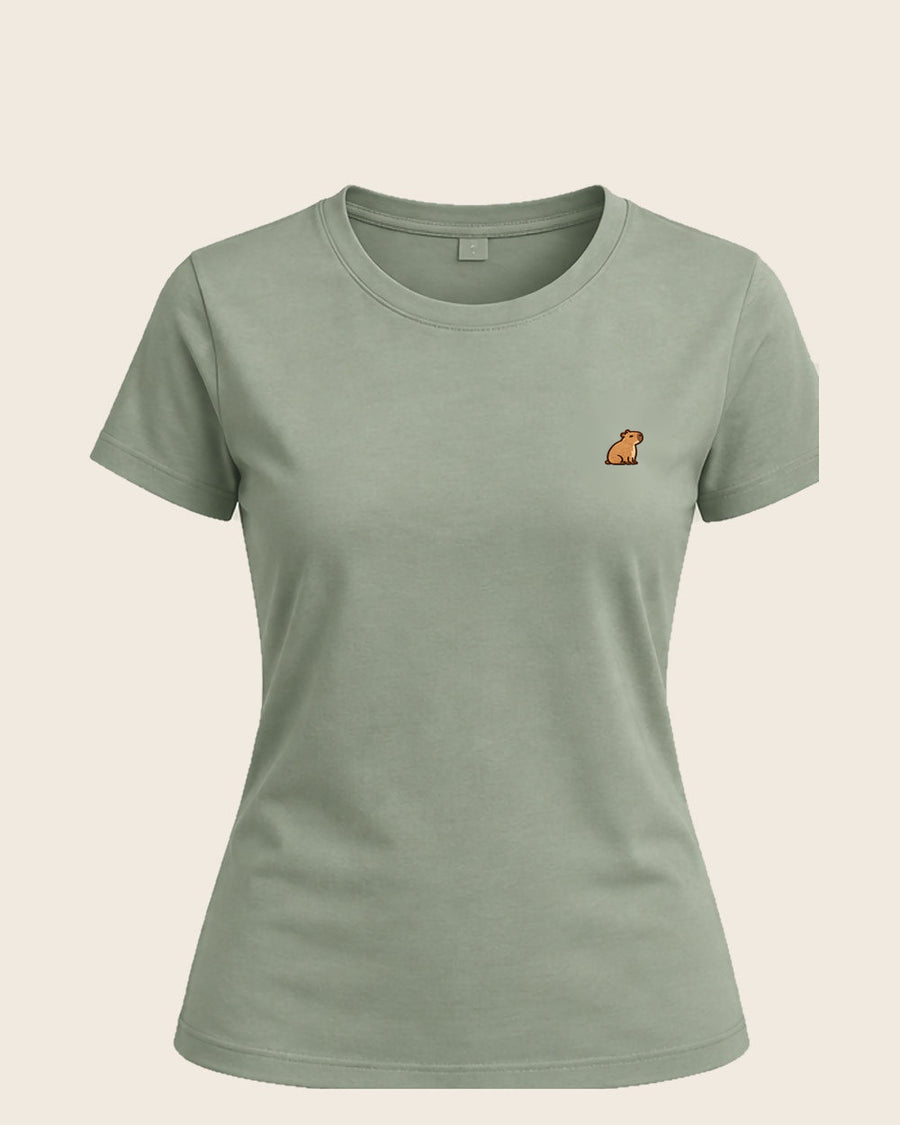 Mellowbara – Damen-T-Shirt – Sage – Vorderansicht mit kleiner Capybara-Stickerei