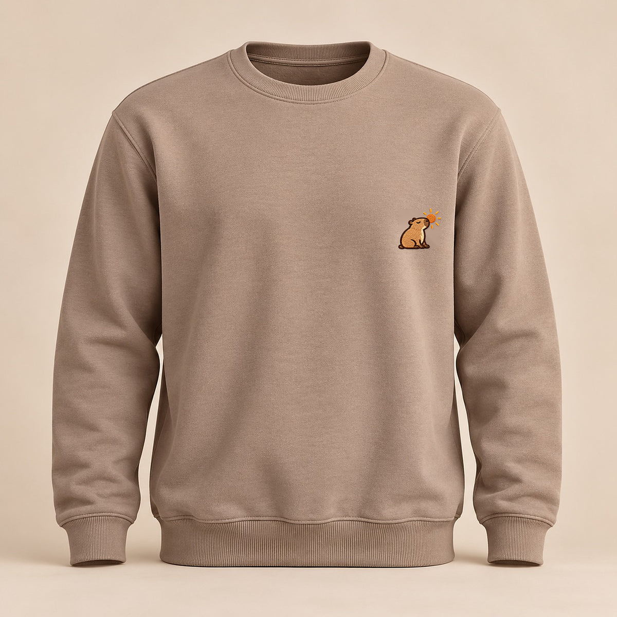 Sunny_Mellowbara – neutrales Produktbild der Sweatshirt mit kleiner Stickerei